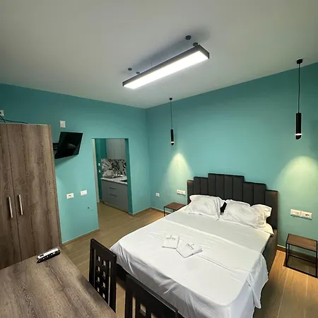 Trizone & Apartment Golem (Tirana)