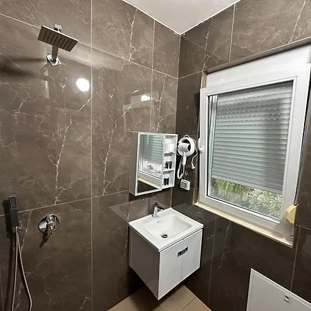 Trizone & Golem (Tirana)